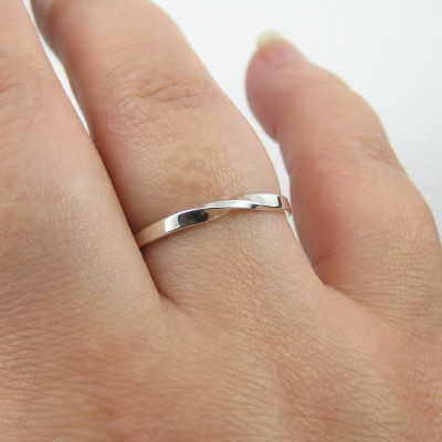 Mobius Ring - Infinity Ring - Sterling Silver Ring - Bridesmaid Gift - Modern Ring - Twisted Band - Promise Ring - Sterling Silver Jewellery 925