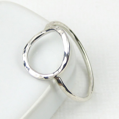 Sterling Silver Circle Ring - Hammered Karma Ring - Sterling Silver Ring - Open Circle Ring - Slim Ring - Modern Eternity Ring