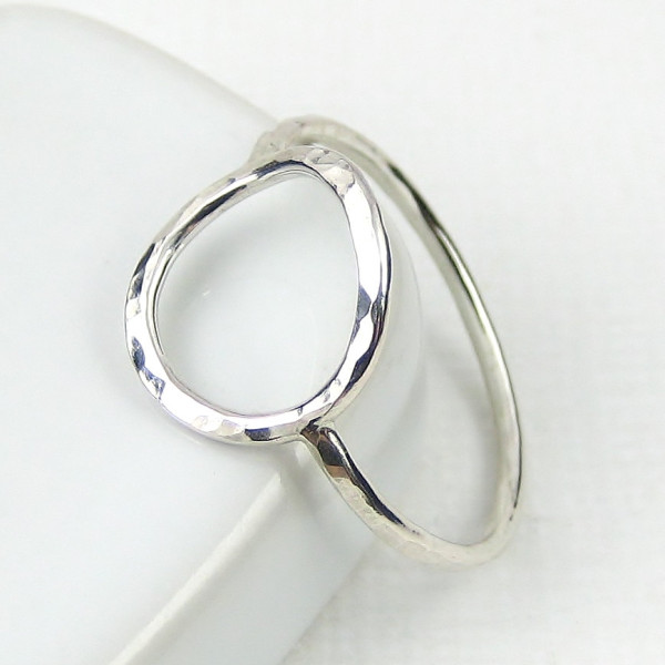 Sterling Silver Circle Ring - Hammered Karma Ring - Sterling Silver Ring - Open Circle Ring - Slim Ring - Modern Eternity Ring