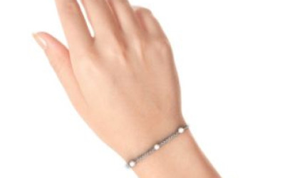 Your Pearl Link Bracelet: A Handcrafted Love Story