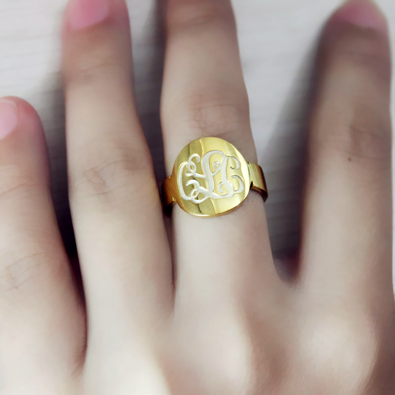 Engraved 18ct Gold Script Monogram Itnitial Ring